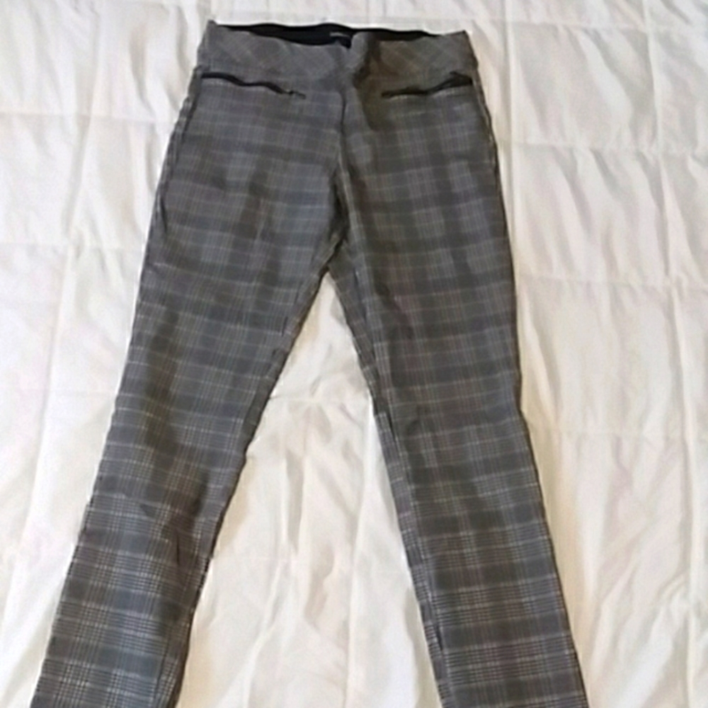 Holly would pants